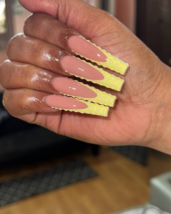 May Nails Colors 2024: Vibrant Gel & Matte Trends for Spring