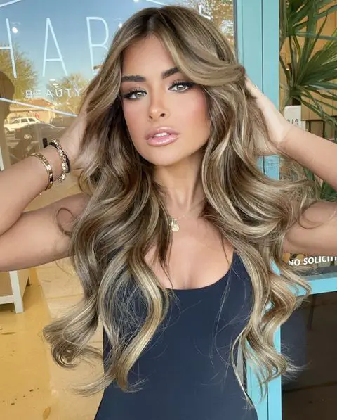 Radiant Hues to Revitalize Your Look: February Hair Color Inspirations for 2024