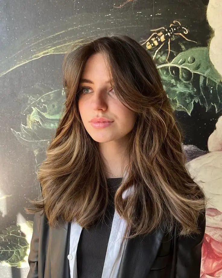 2024 Curtain Bangs 16 Ideas: Chic & Versatile Hairstyles